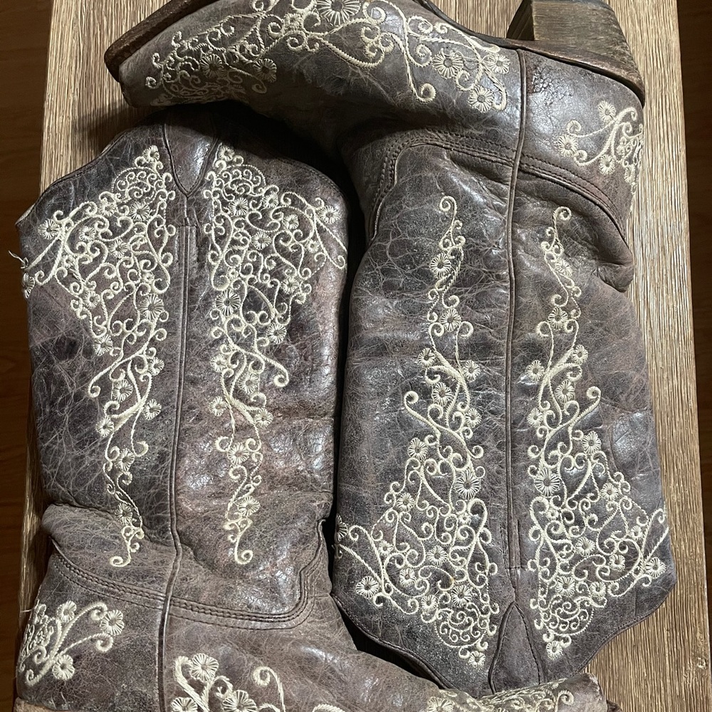 Size 11 women’s corral boots